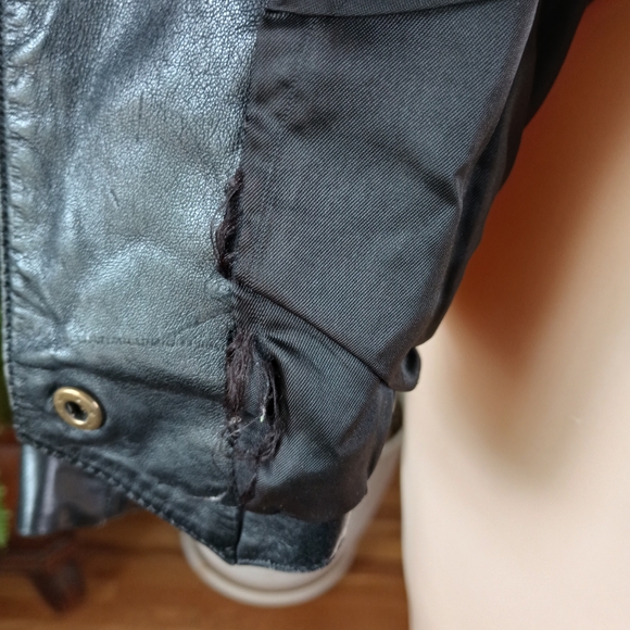 Wilson's Women's Genuine Leather Cropped Motorcycle Jacket - Picture 9 of 16